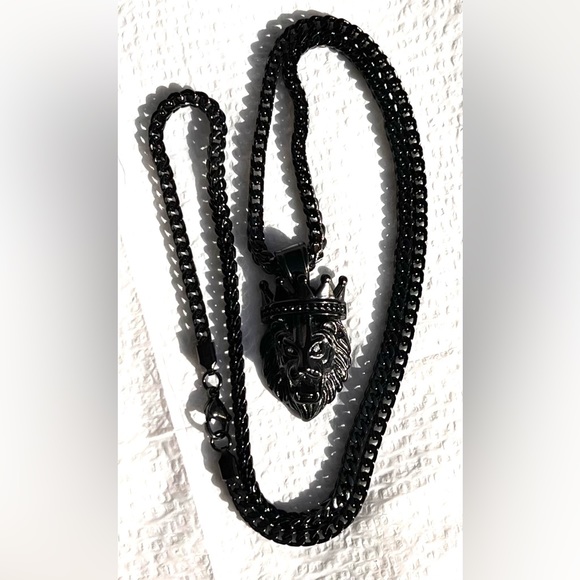 Men’ Chain with Lion Pendant - Picture 9 of 11